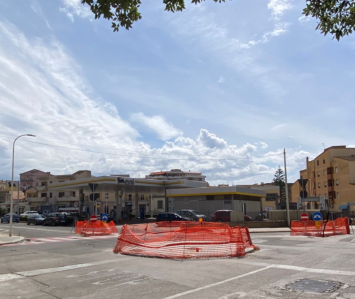rotatoria via Ettore Sacchi